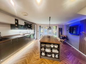 Kitchen Diner- click for photo gallery